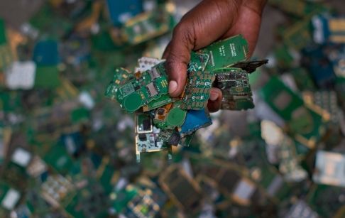 Quelle est la meilleure technologie de recyclage pour les déchets électroniques et les circuits imprimés?