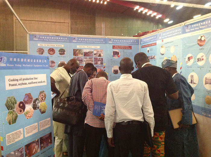 Henan entre dans son stand